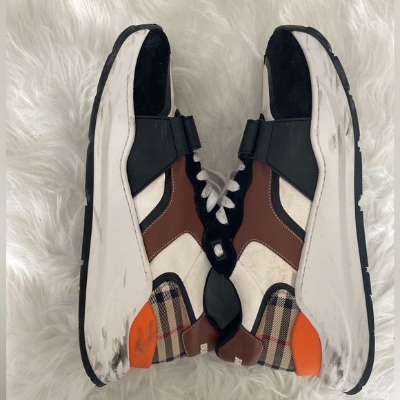 Authentic Burberry Ramsey Archive Beige/Black Vintage Check Sneakers - Picture 3 of 7